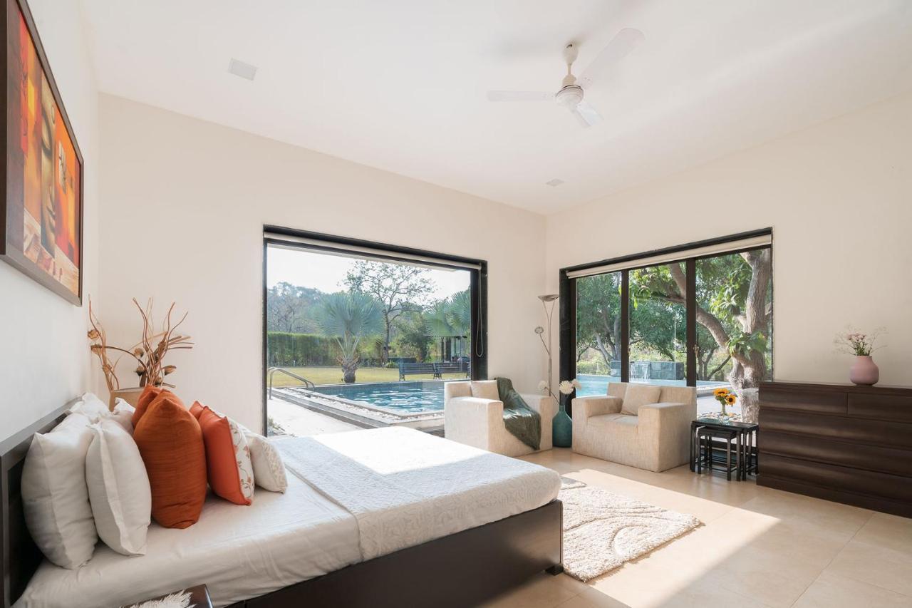 The Leaf By Stayvista - An Enchanting Escape Offering A Pool, Terrace, Lush Lawn, Contemporary Interiors, And Indoor Games Alībāg Esterno foto