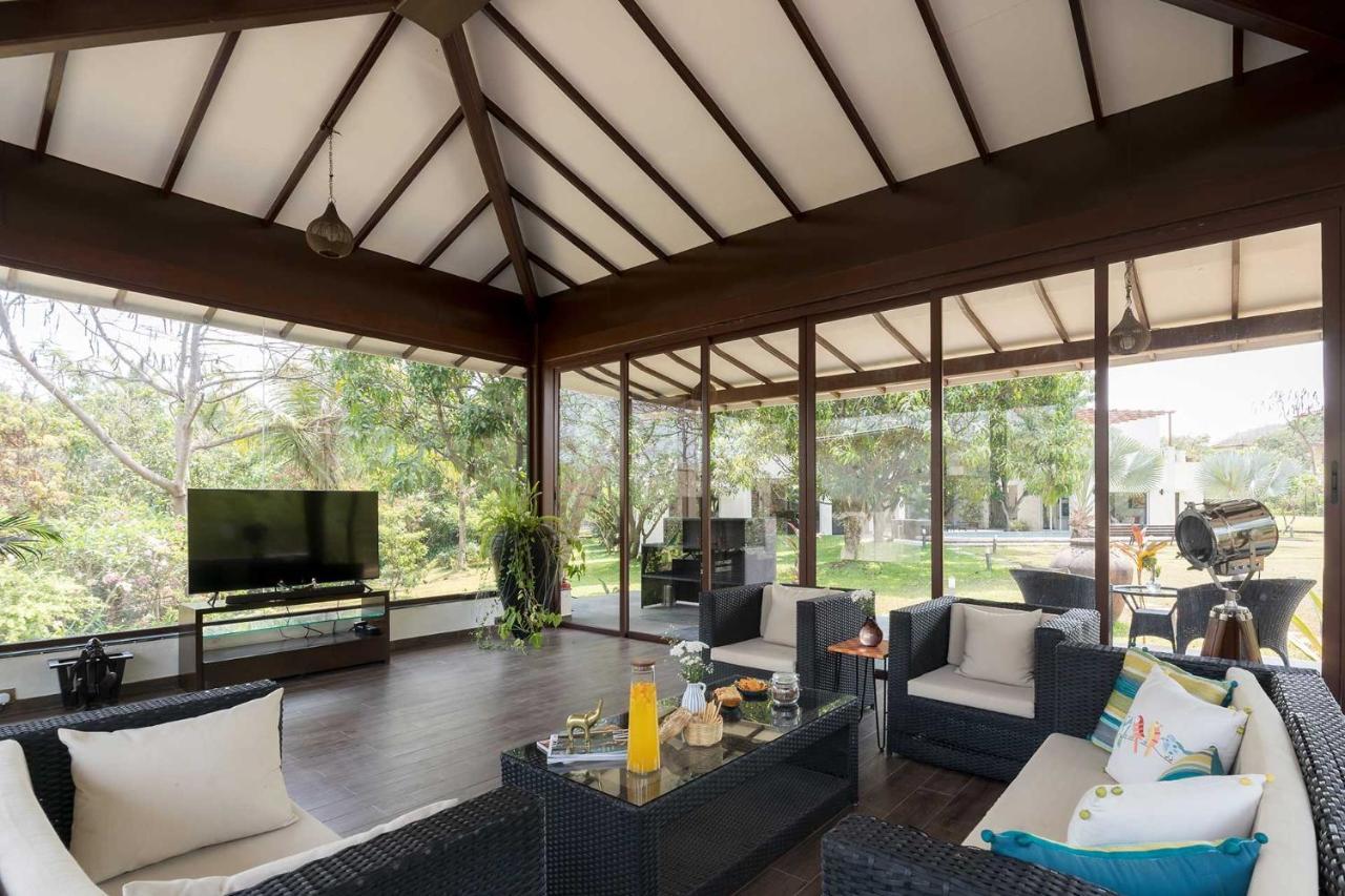 The Leaf By Stayvista - An Enchanting Escape Offering A Pool, Terrace, Lush Lawn, Contemporary Interiors, And Indoor Games Alībāg Esterno foto