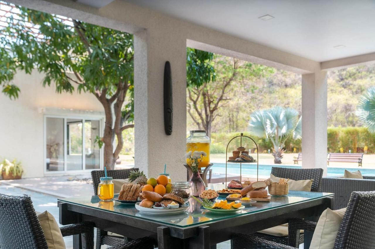 The Leaf By Stayvista - An Enchanting Escape Offering A Pool, Terrace, Lush Lawn, Contemporary Interiors, And Indoor Games Alībāg Esterno foto
