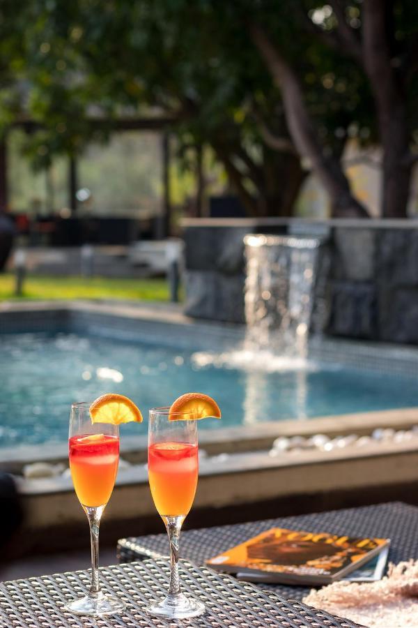 The Leaf By Stayvista - An Enchanting Escape Offering A Pool, Terrace, Lush Lawn, Contemporary Interiors, And Indoor Games Alībāg Esterno foto