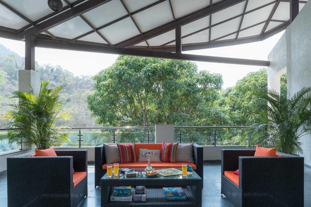 The Leaf By Stayvista - An Enchanting Escape Offering A Pool, Terrace, Lush Lawn, Contemporary Interiors, And Indoor Games Alībāg Esterno foto