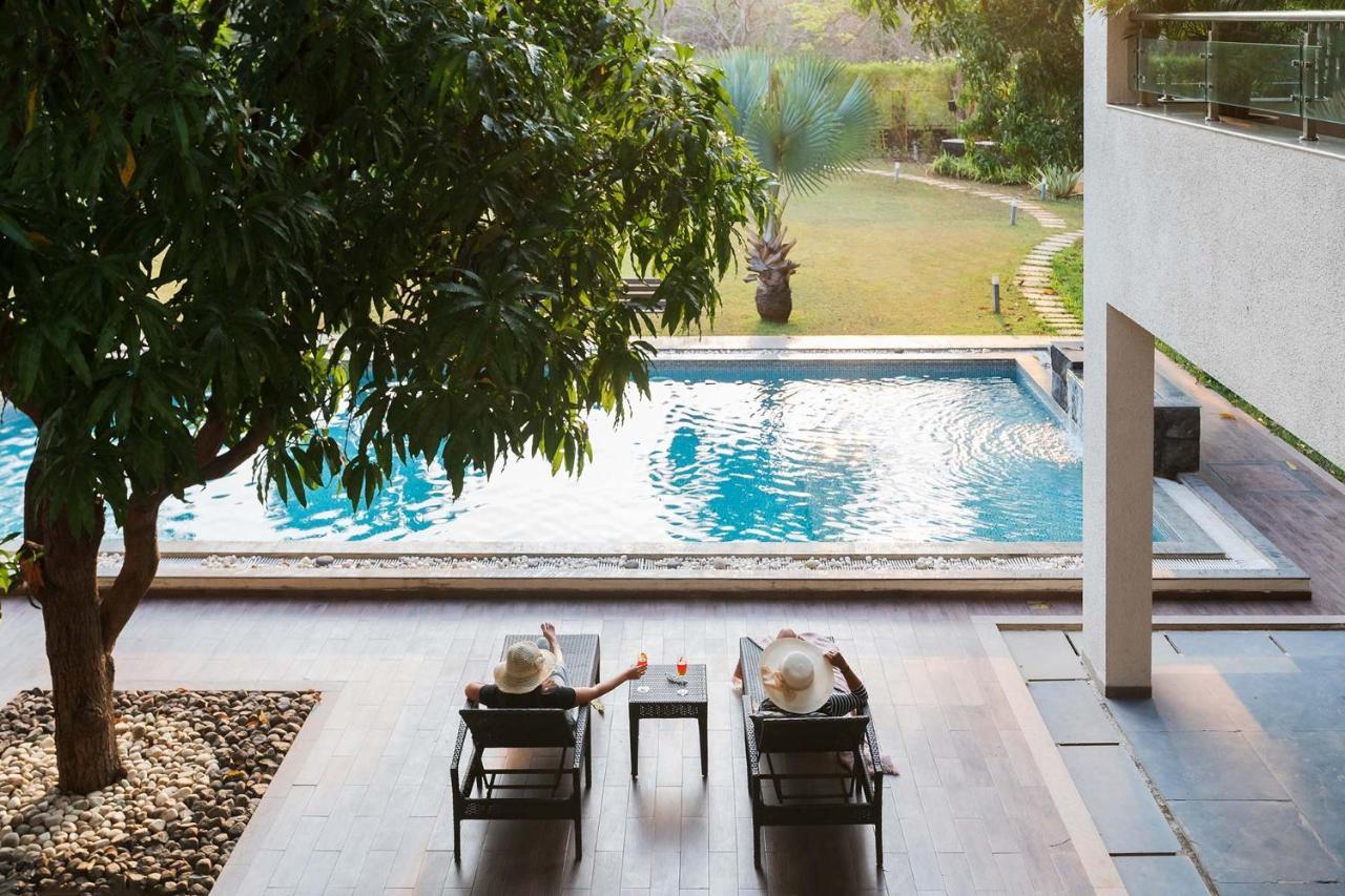 The Leaf By Stayvista - An Enchanting Escape Offering A Pool, Terrace, Lush Lawn, Contemporary Interiors, And Indoor Games Alībāg Esterno foto