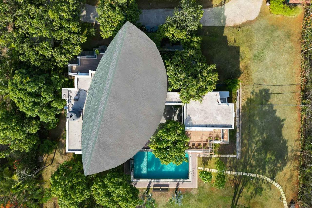 The Leaf By Stayvista - An Enchanting Escape Offering A Pool, Terrace, Lush Lawn, Contemporary Interiors, And Indoor Games Alībāg Esterno foto