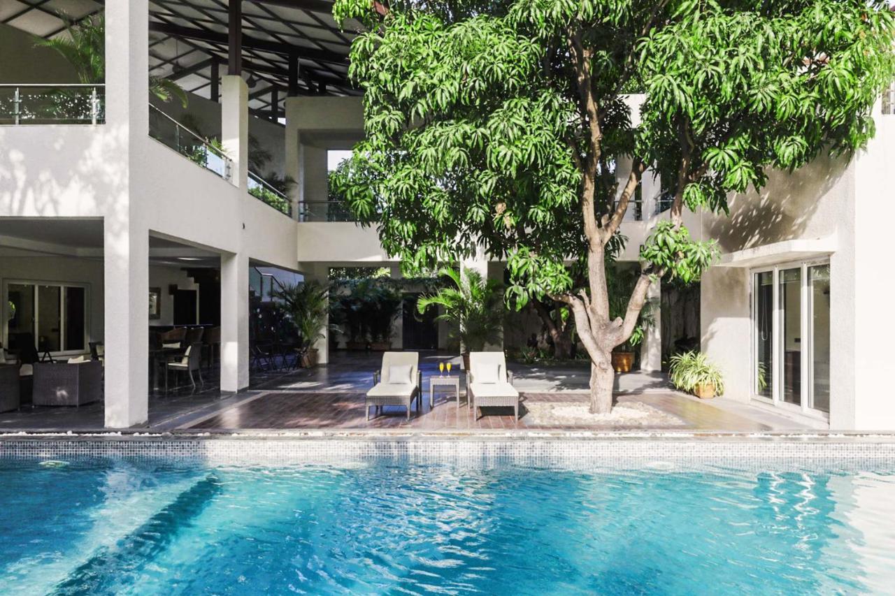 The Leaf By Stayvista - An Enchanting Escape Offering A Pool, Terrace, Lush Lawn, Contemporary Interiors, And Indoor Games Alībāg Esterno foto